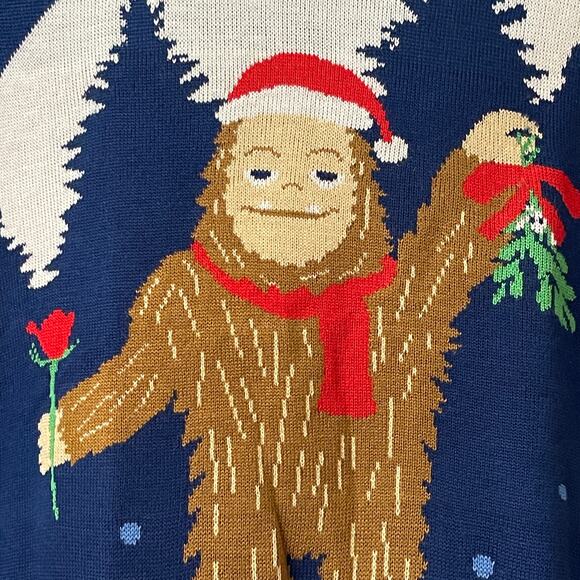 Tipsy Elves Romantic Bigfoot w Mistletoe & Roses Ugly Christmas Sweater Size M - Picture 2 of 5